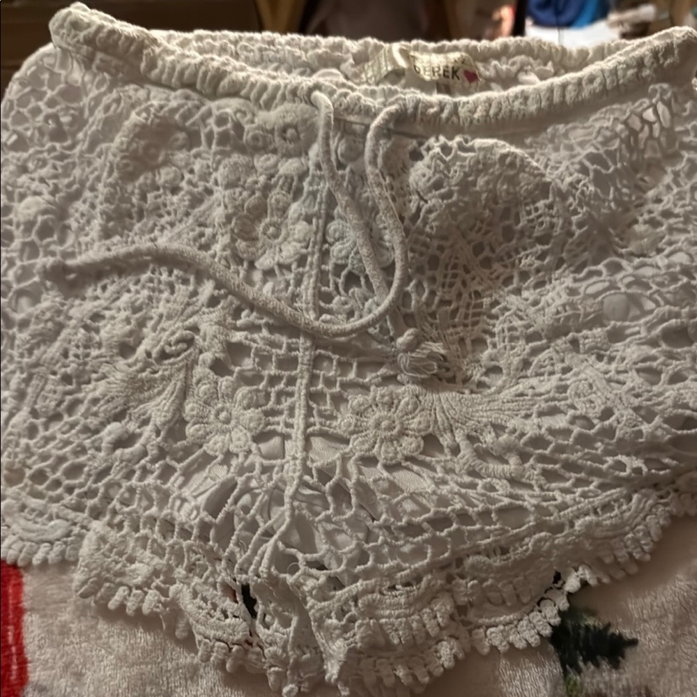 Elegant White Lace Derek Heart Juniors Shorts